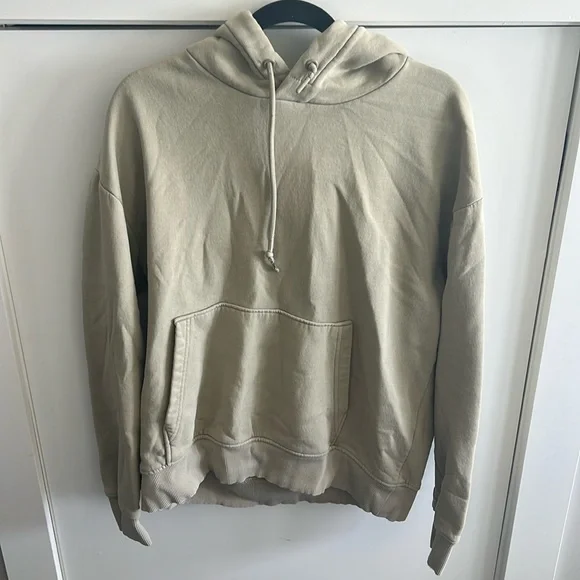 Zara Sweater - Picture 1 of 4